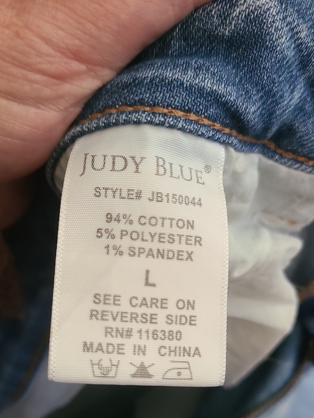 Judy blue light wash distressed Bermuda shorts Size Large - Picture 3 of 4